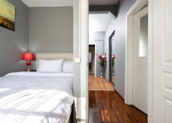 Grand Bright Hotell 3*